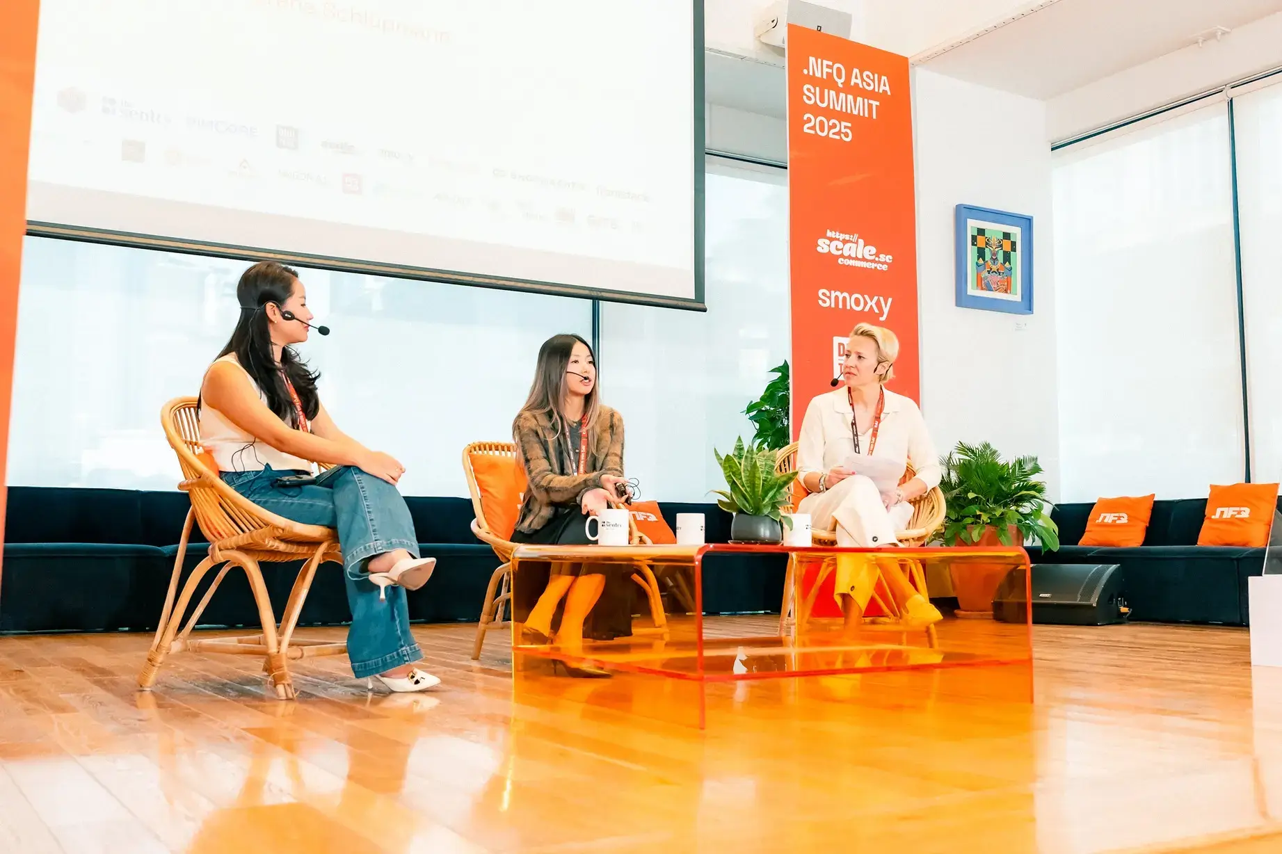 Chloe Hoang, Elaine Le und Verena Schl&uuml;pmann auf den .NFQ Asia Summit