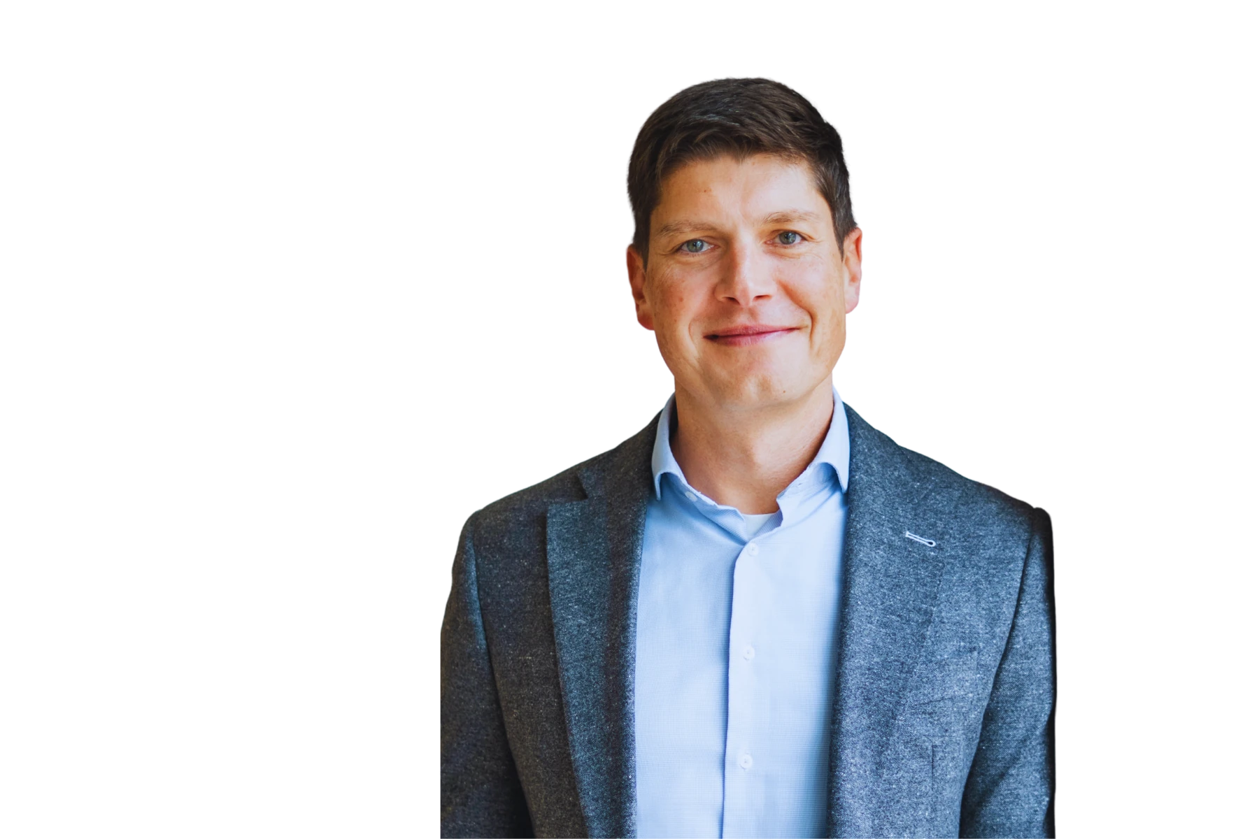 Freisteller von Matthias Wlaka, CTO von bonprix, im grauen Sakko und hellblauen Hemd vor schwarzem Hintergrund – Protagonist der K5 COMMERCE CAST Episode 179 über IT‑Transformation, KI und die Modernisierung der Modeplattform.
