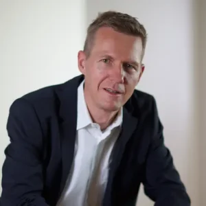 Stephan Widmer Portrait professionell Anzug weisses Hemd