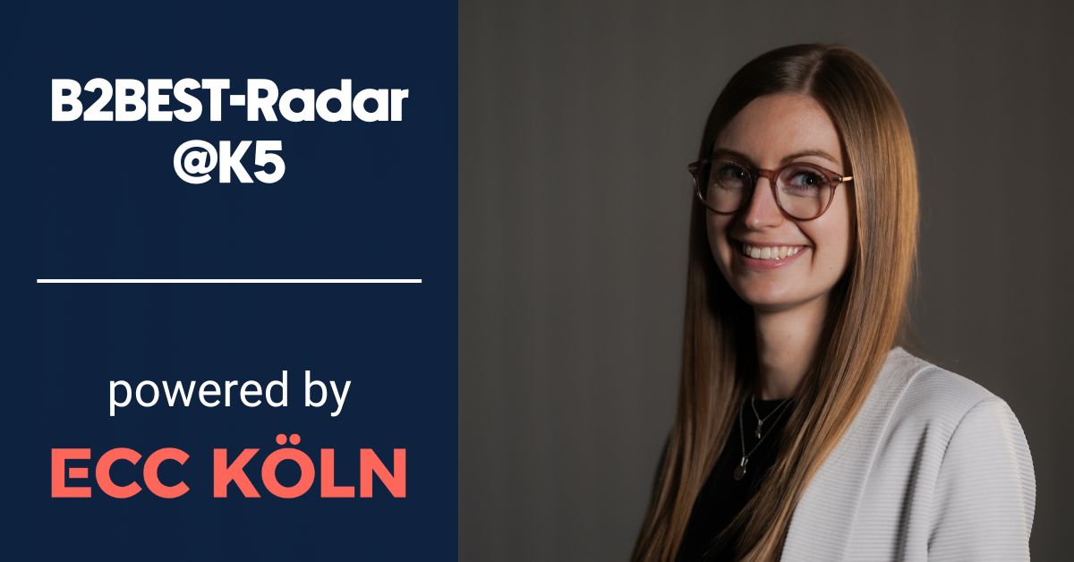 Visual zur Kolumne &bdquo;B2BEST-Radar @ K5&ldquo;: Links dunkelblauer Hintergrund mit wei&szlig;er Schrift &bdquo;B2BEST-Radar @ K5&ldquo;, darunter &bdquo;powered by ECC K&Ouml;LN&ldquo;. Rechts ein Portr&auml;t von Joanna Czock mit Brille und langem, glattem Haar, l&auml;chelnd vor neutralem Hintergrund.