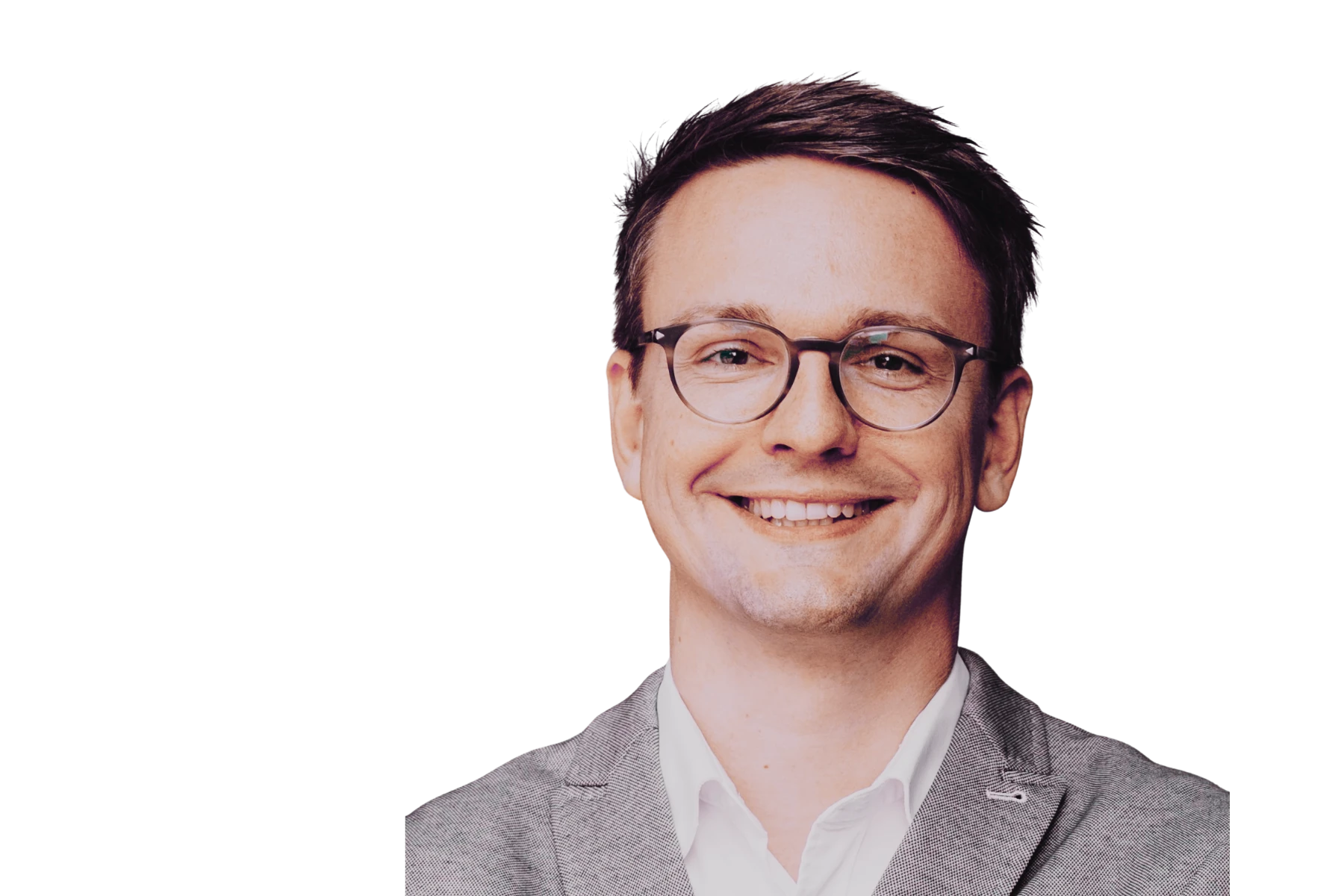 Freisteller-Porträt von Stefan Suppra, Lead Solutions Architect Retail & Consumer Goods bei AWS, vor transparentem Hintergrund. Er trägt eine Brille, lächelt und hat ein helles Hemd sowie ein graues Sakko an.