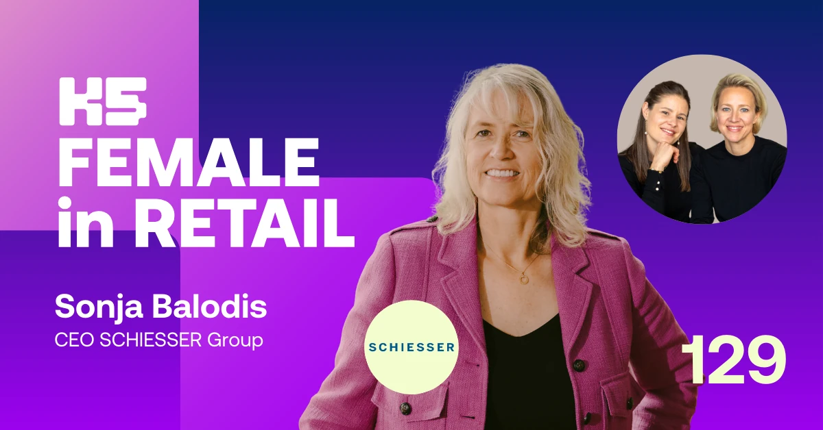 Podcast-Cover K5 Female in Retail, Episode 129, mit Sonja Balodis, CEO von Schiesser, vor violett-blauem Farbverlauf. Links das K5-Female-in-Retail-Logo, rechts ein Portr&auml;t von Sonja Balodis in pinkem Blazer. Unten mittig rundes Schiesser-Logo, rechts die Episodennummer &bdquo;129&ldquo;. Oben rechts im Kreis die Hosts Verena Schl&uuml;pmann und Verena Lindner.