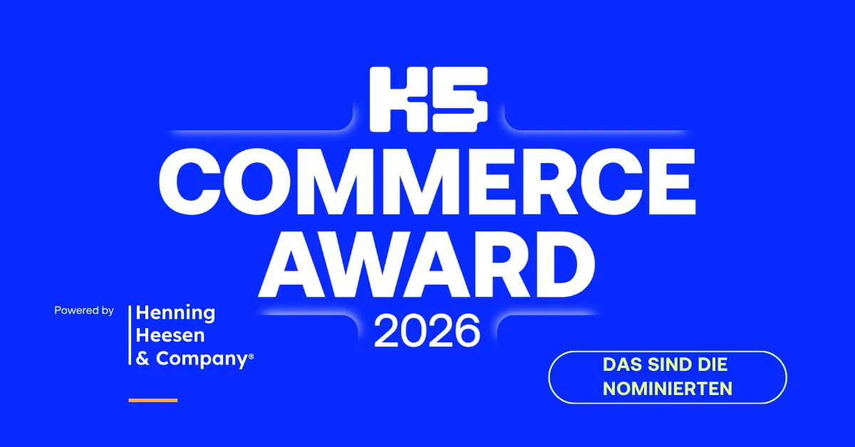 K5 Commerce Award Logo mit Henning Heesen Logo und dem Hinweis auf die Nominierten auf blauem Untergrund